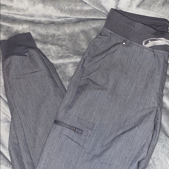FIG jogger scrubs - Picture 1 of 3